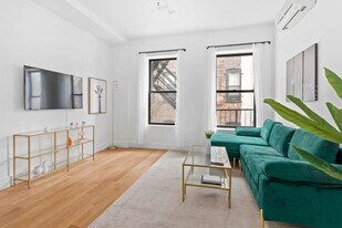 517 W 45th St in New York, NY - Building Photo