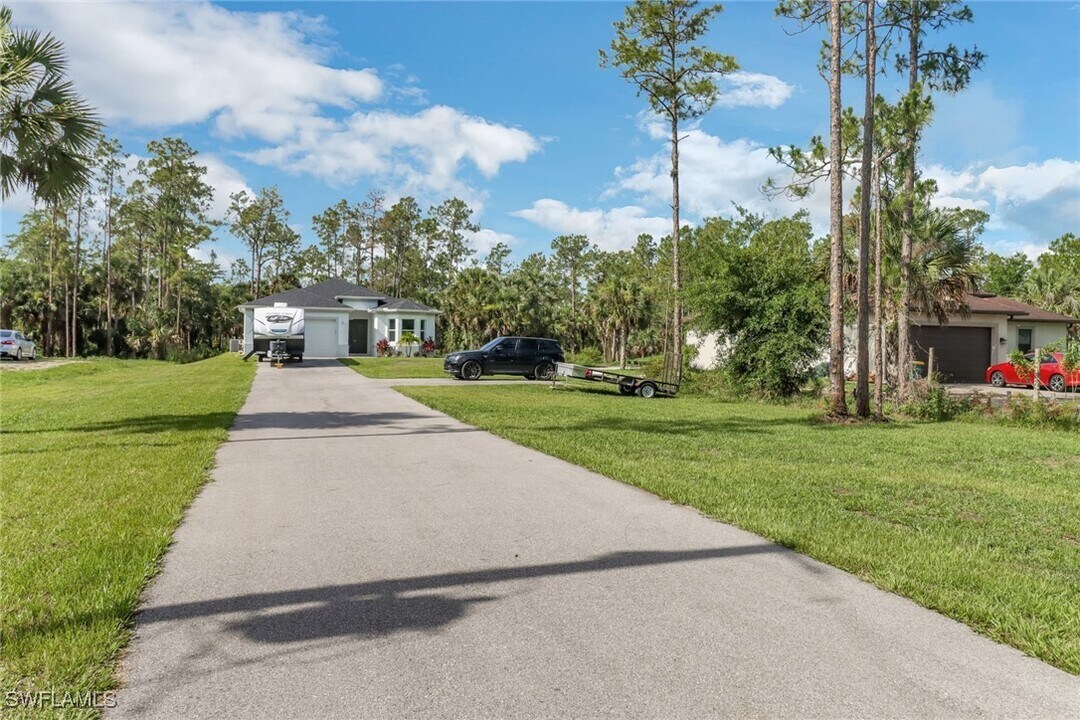 3320 41st Ave NE in Naples, FL - Building Photo