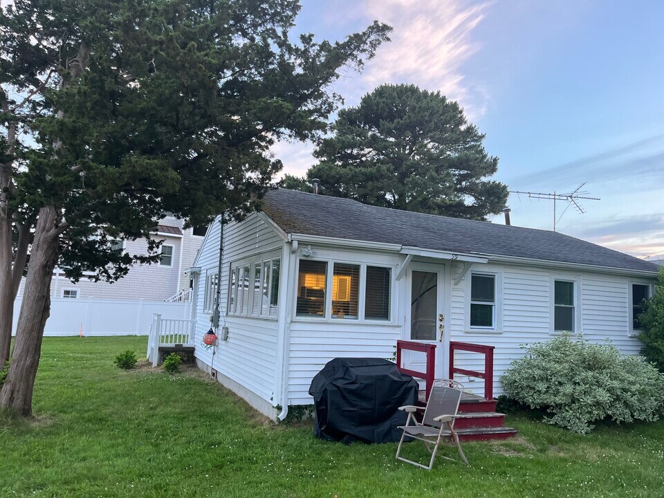 99 New York St in Marshfield, MA - Foto de edificio