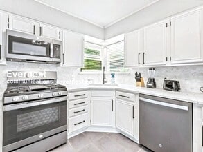 8633 Westglen Dr in Dallas, TX - Building Photo - Building Photo