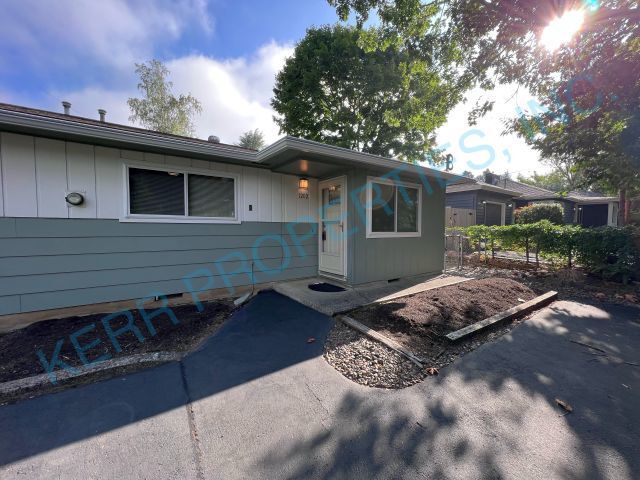 1202 SE Roberts Ave in Gresham, OR - Building Photo