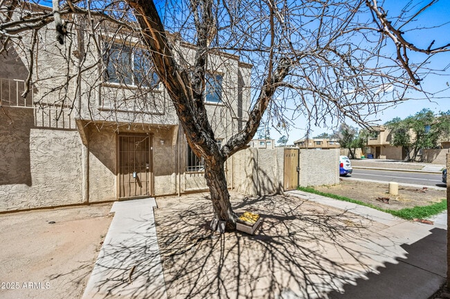 property at 4623 E Southgate Ave