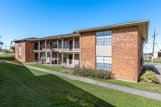 Colonial Estates in Thibodaux, LA - Foto de edificio - Building Photo