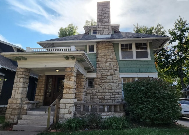 property at 811 E 39th St