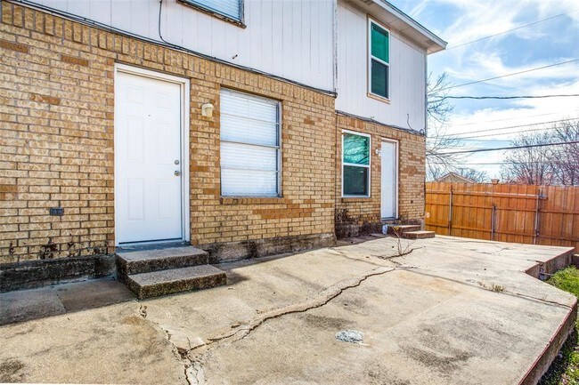 3838 Coates Cir in Benbrook, TX - Foto de edificio - Building Photo