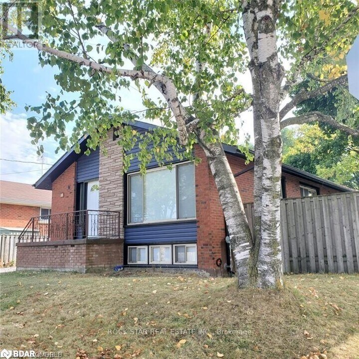 88 Burkholder Dr in Hamilton, ON - Building Photo