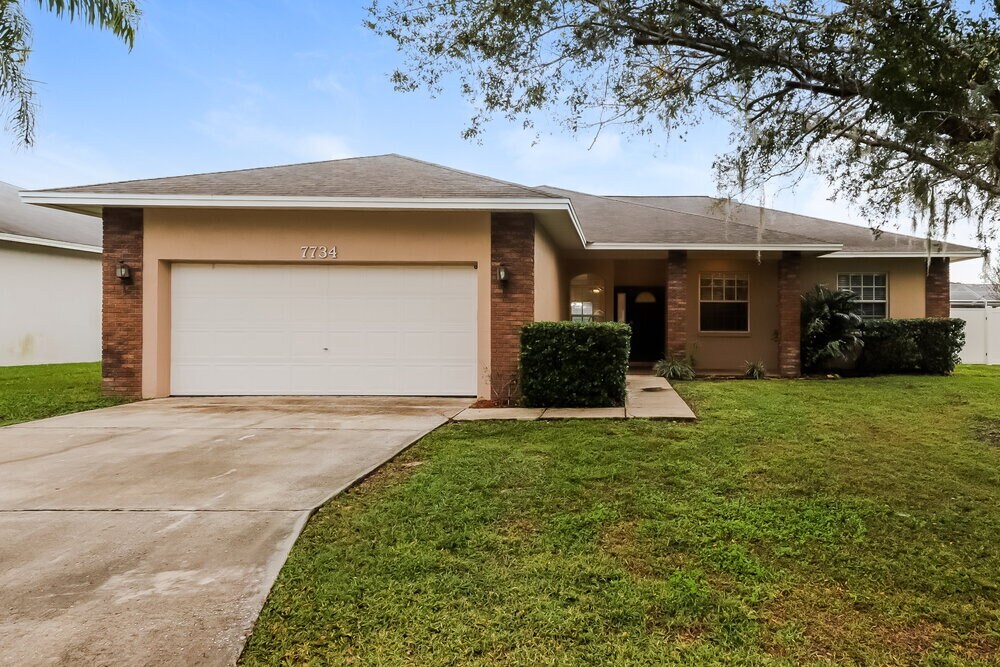 7734 Ashford Dr in Lakeland, FL - Building Photo