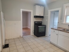 1054 Washington St, Unit 1 in Braintree, MA - Foto de edificio - Building Photo