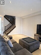 120 Vineberg Dr in Hamilton, ON - Building Photo - Building Photo