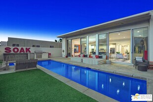 949 Bernardi Ln in Palm Springs, CA - Building Photo