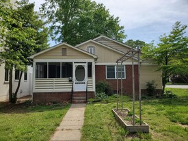 2302 Chesterfield Ave in Charlotte, NC - Building Photo