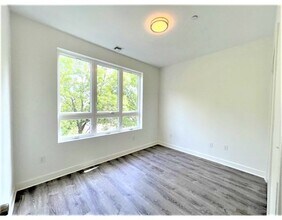 302 Broadway-Unit -13 in Everett, MA - Building Photo - Building Photo