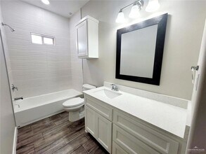 810 E Starr Rd, Unit D in Mercedes, TX - Building Photo - Building Photo