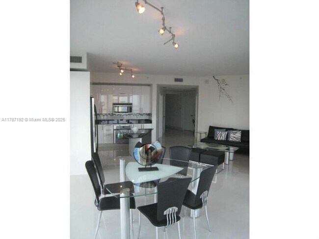 60 SW 13th St, Unit 1900 in Miami, FL - Building Photo - Building Photo