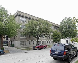 1303 Cass in Milwaukee, WI - Building Photo