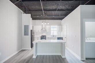 2612 Castle St in Waller, TX - Building Photo - Building Photo