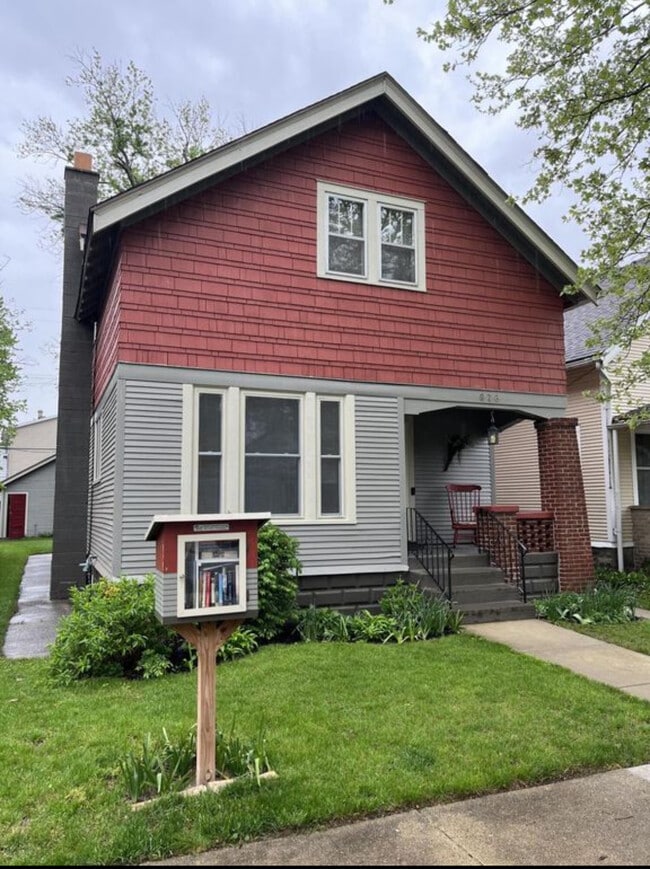876 Courtney St NW, Unit 876 CourtneyStreet