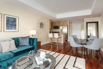 103 13th St, Unit L-001 in Boston, MA - Foto de edificio - Building Photo