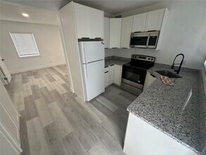 1308 NW 13th Ct in Fort Lauderdale, FL - Building Photo - Building Photo