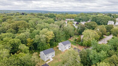 152 Grove Ave in Groton, CT - Building Photo - Building Photo