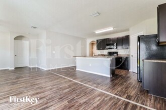 36048 Carriage Pine Ct in Zephyrhills, FL - Foto de edificio - Building Photo
