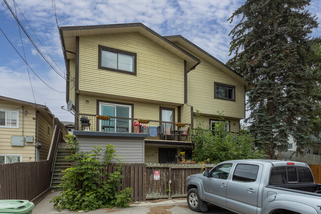 1918 24A St SW in Calgary, AB - Building Photo - Building Photo