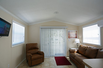 Red Oaks MH & RV Resort in Bushnell, FL - Building Photo - Interior Photo