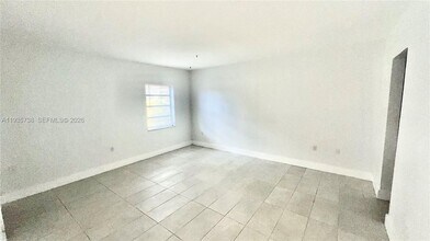 8325 SW 72nd Ave in Miami, FL - Building Photo - Building Photo