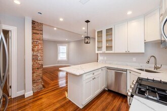 263 E Cottage St in Boston, MA - Building Photo - Building Photo