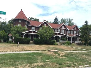 15518 Clifton Blvd in Lakewood, OH - Foto de edificio - Building Photo