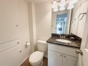 2704 San Pedro St in Austin, TX - Foto de edificio - Building Photo