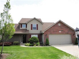 109 Ewing Ct in Englewood, OH - Building Photo