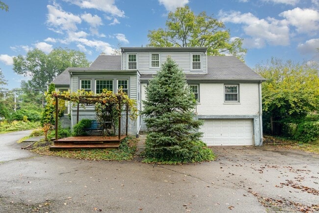 7620 Montgomery Rd in Cincinnati, OH - Building Photo - Building Photo