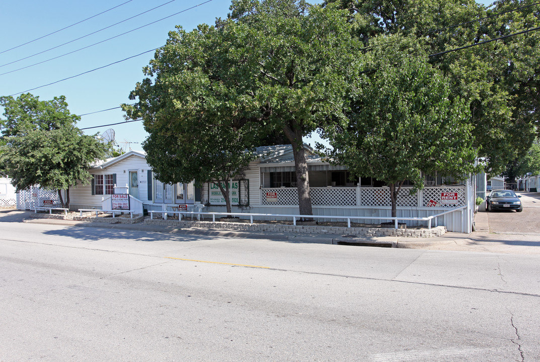 Las Palmas Mobile Home Park in Dallas, TX - Building Photo