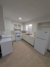 1726 E Dartmouth St, Unit A in Lubbock, TX - Building Photo - Building Photo