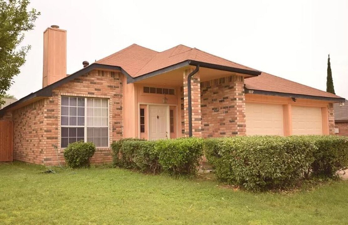 1117 Brewer Dr in Cedar Hill, TX - Building Photo
