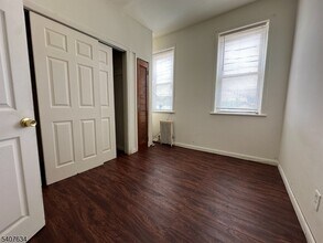 528 Valley Brook Ave in Lyndhurst, NJ - Building Photo - Building Photo