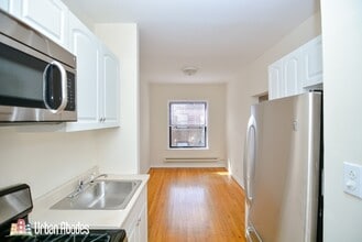 750 W Addison St, Unit M381 in Chicago, IL - Foto de edificio - Building Photo