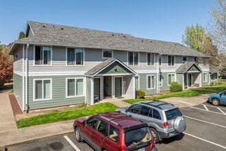 Bristol Court Apartments in Milwaukie, OR - Building Photo - Building Photo