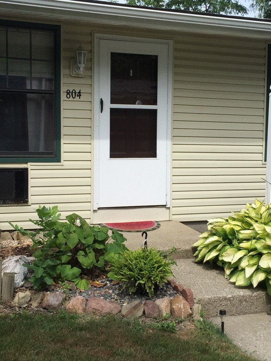 Andover Courtyard Apartments in Painesville, OH - Building Photo