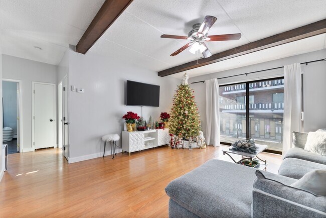 84 Warren Ave, Unit #24 in Woburn, MA - Building Photo - Building Photo
