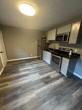 1285 Kenilworth Dr SW, Unit A in Atlanta, GA - Foto de edificio - Building Photo