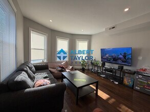 71 Hillside St, Unit 3 in Boston, MA - Foto de edificio - Building Photo