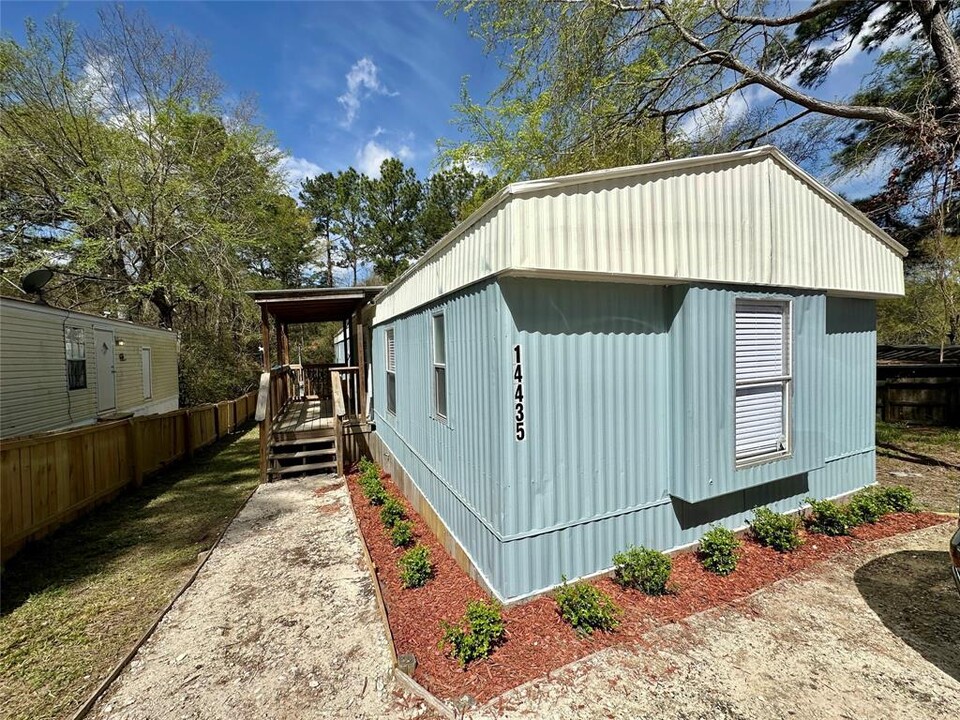 14435 W Lee Shore Dr in Willis, TX - Building Photo