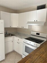 422 Lakeside Dr in Margate, FL - Building Photo - Building Photo