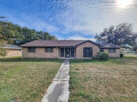 1610 Maryon St in Baytown, TX - Building Photo