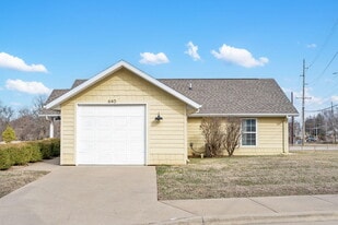 640 E Sunset St in Springfield, MO - Building Photo