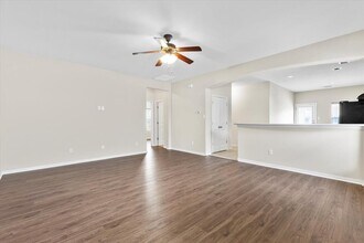 1001 Hyde Park Dr in Round Rock, TX - Foto de edificio - Building Photo