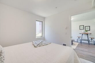Steele Apartments in Portland, OR - Building Photo - Building Photo