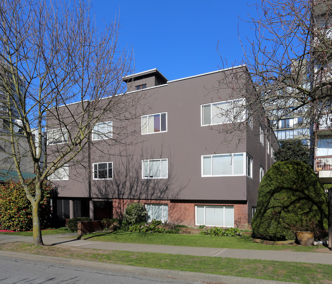 1775 Pendrell St in Vancouver, BC - Building Photo - Building Photo